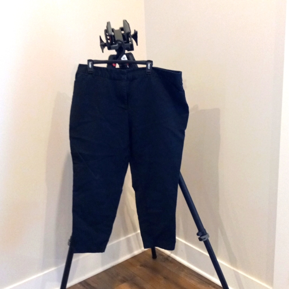 Emma Ankle Pants by Liz Clairborne. Black. Size 18W.
